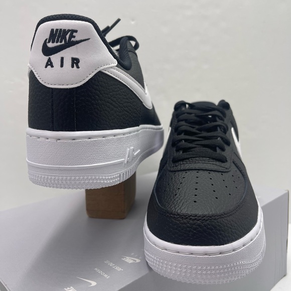 Nike Men’s AIR FORCE 1'07
BLACK/WHITE
NOIR/BLANC CT2302 002 Platform Sneakers - Picture 7 of 16